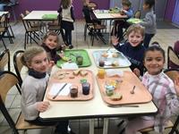 Un petit déjeuner à l'écolepour les CP du Buisson