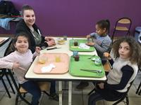 Un petit déjeuner à l'écolepour les CP du Buisson