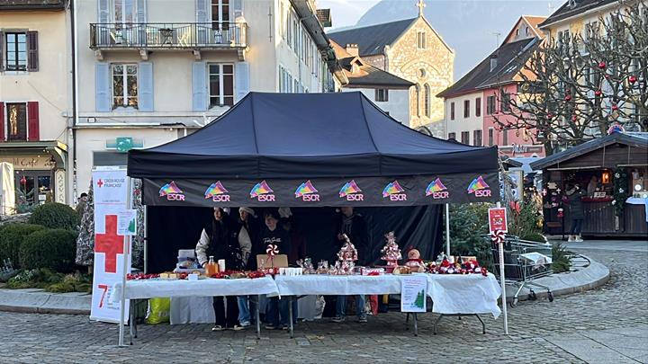 L'équipe Croix-Rouge fait son marché de Noël!