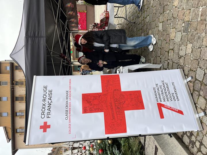 L'équipe Croix-Rouge fait son marché de Noël!