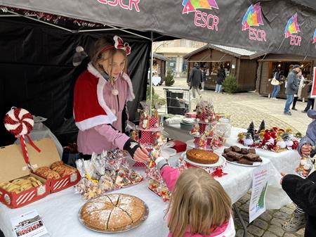 L'équipe Croix-Rouge fait son marché de Noël!